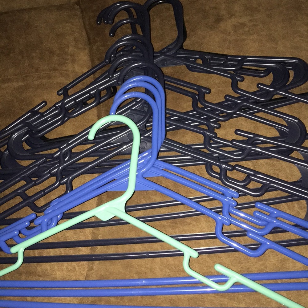Mainstays Blue Green Plastic Hangers 15 pack
